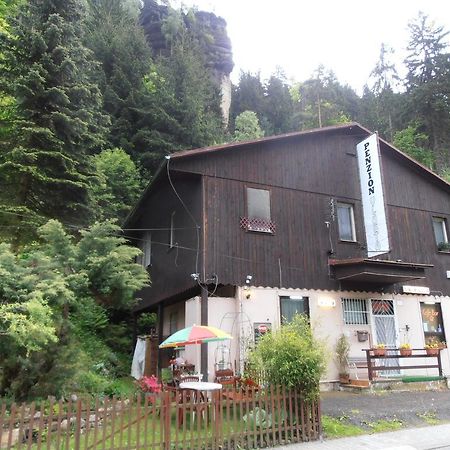 ホテル Penzion Vlasta Hřensko エクステリア 写真